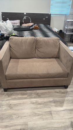 Love seat/bed