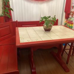Corner Breakfast Nook 