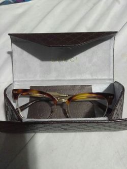 Women's Gucci glasses
