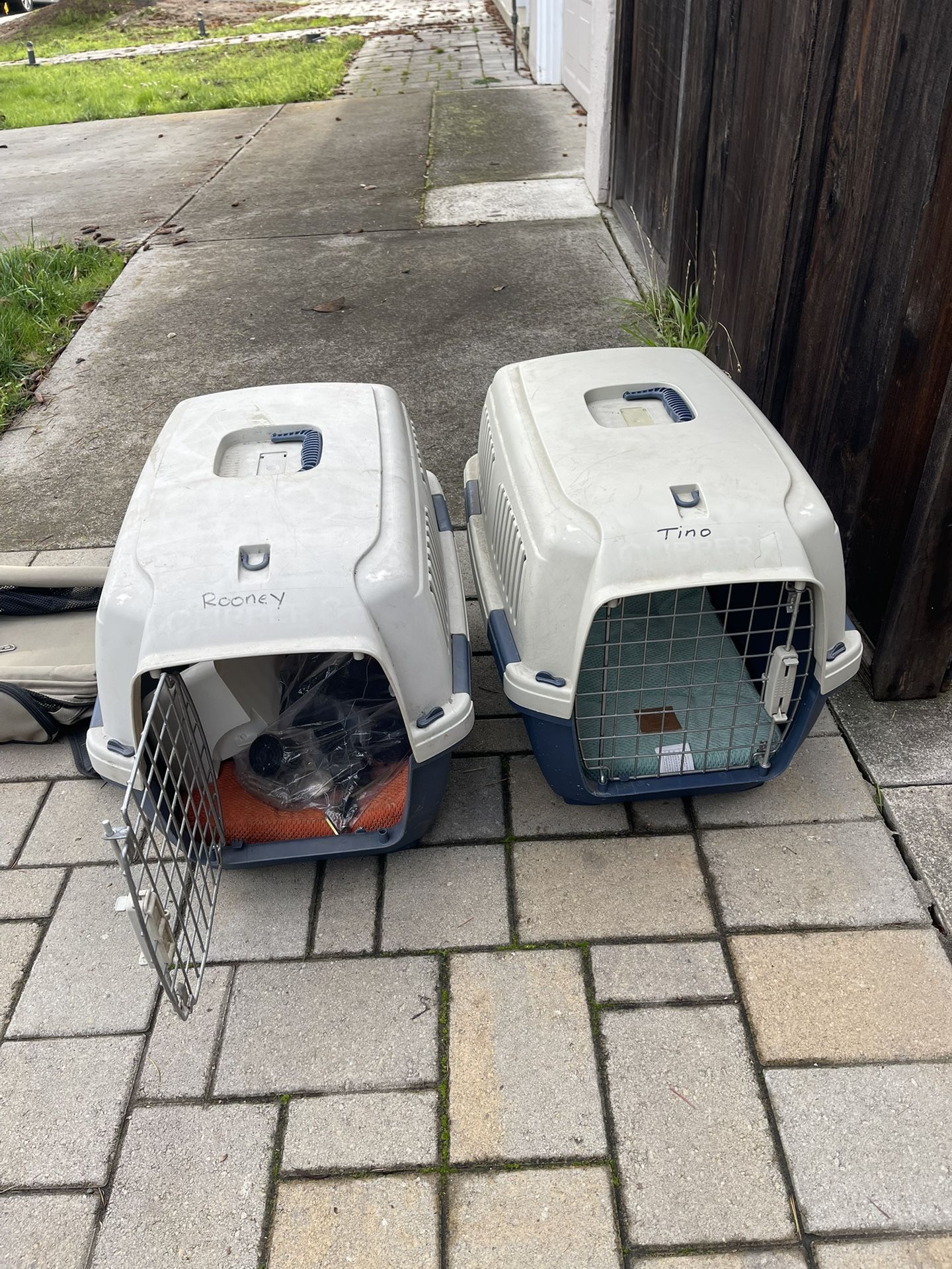 Small Dog crates And carriers