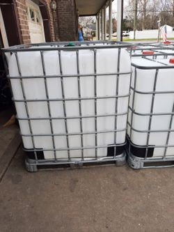 250-gallon-tote with Cage