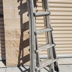 CHRISTMAS DECORATING SAFE 