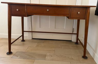 Desk / vanity