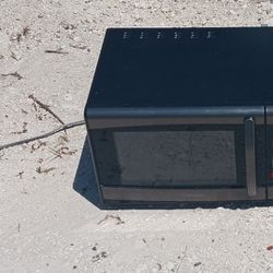 Broken Microwave - Toshiba .9 CuFt 900 W