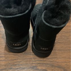 UGGS