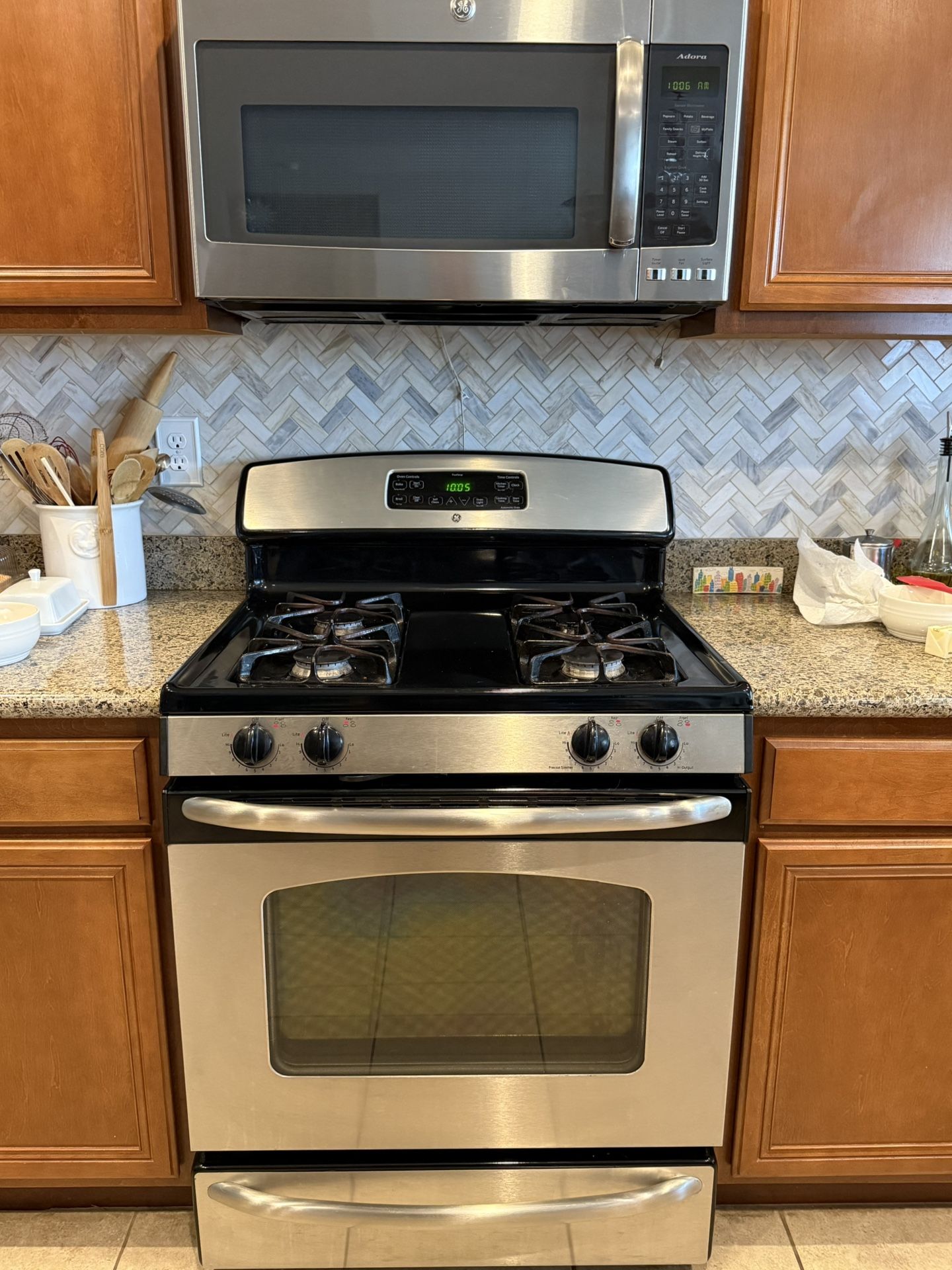 Gas Stove, Microwave, Dishwasher
