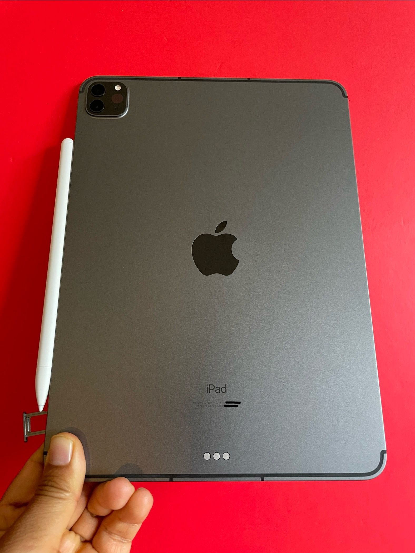128GB Apple IPad Pro 11” 3rd Generation (2021 model / M1 chip ) WiFi + Cellular (5G / Unlocked) with pen, keyboard & Accessories (256gb $679)
