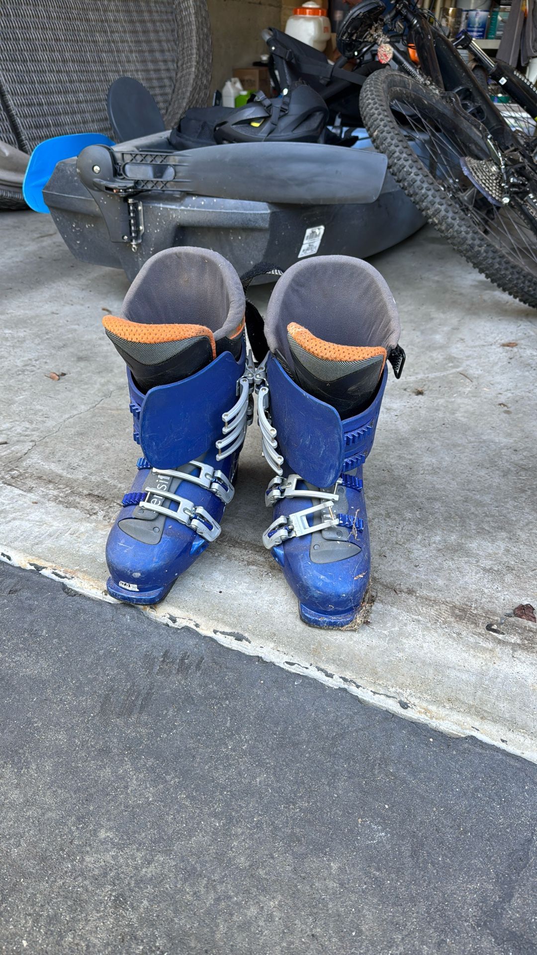 Ski boots 