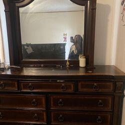 Dresser With Vanity Mirror 