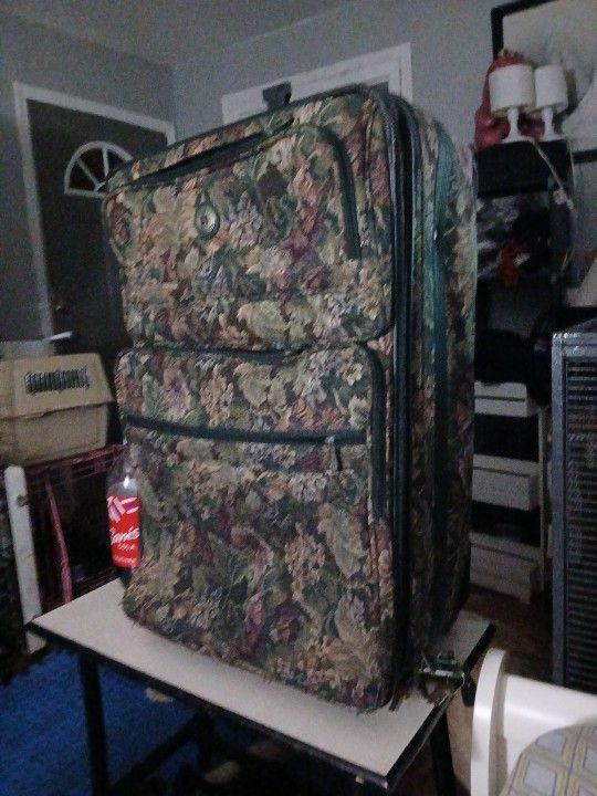 Travel Luggage - Plenty  Of Space & Pockets