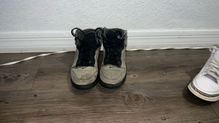 Nike SB Dunk High “Swoosh Hunter