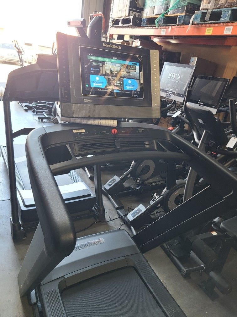 Nordictrack Commercial 1750 Treadmill - 2024 model - 1200$