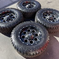 Jeep 18” Fuel Revolver Wheels With 33” Like New Tires