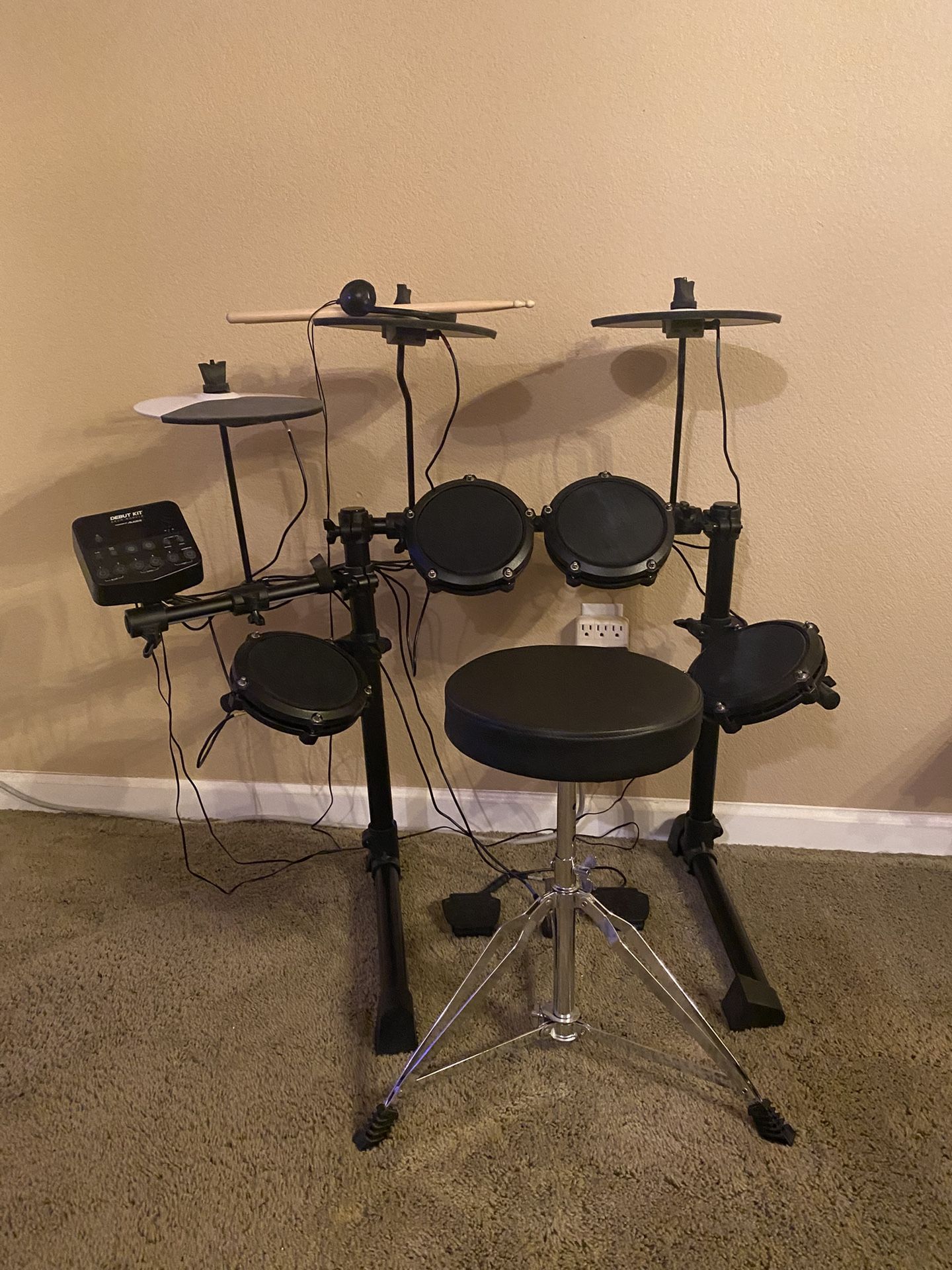 Electronic Drum Alesis Debut kit with Stool