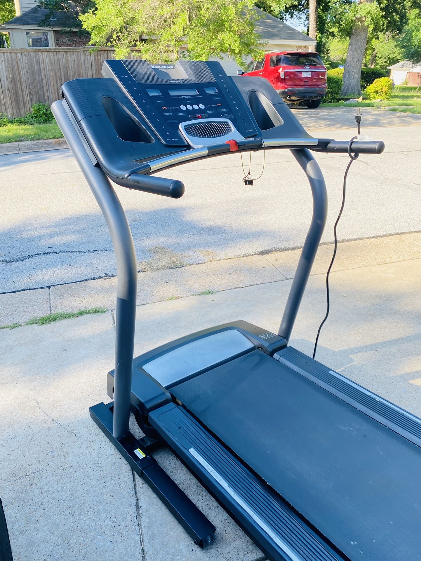 Nordictrack T7Si Treadmill With Incline for Sale in Arlington TX OfferUp