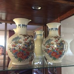 Gold Imari hand painted vase