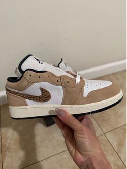 JORDAN AIR JORDAN 1 LOW SE (GS) - HEMP/LIGHT BRITISH TAN/WHITE