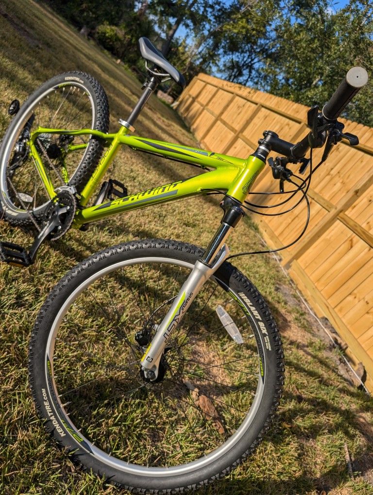Schwinn Signature Rocket 2 27.5 Mountain Bike