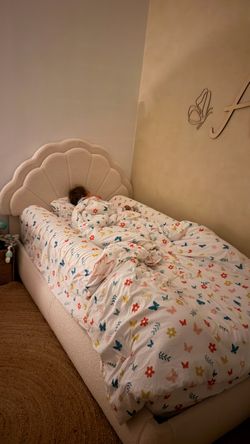 Twin bed