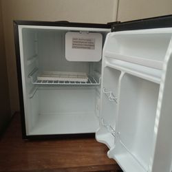  Small Frigerator For Sale.