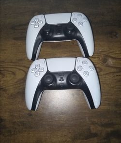 PS5 controllers