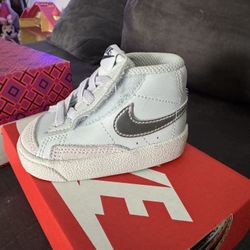 Nike Baby Girl Blazers Size 3c