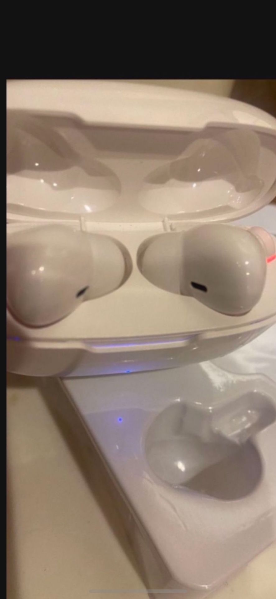 WIRELESS EARBUDS