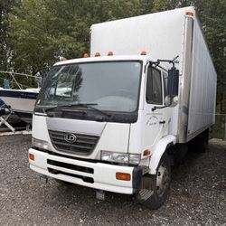 2006 Nissan Ud2600