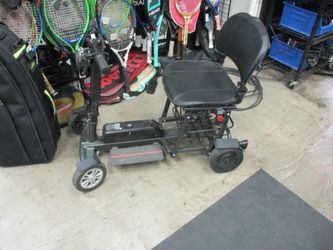 Used 4 Wheeled Scooter GO KART needs Charger and possible battery