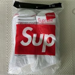 Supreme x Hanes Cushion Crew Socks 4-Pack