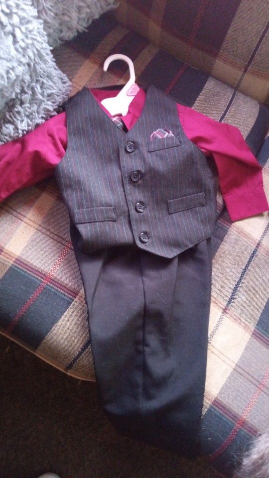 Boys Suit Good Condition Size 18 Months $8.00