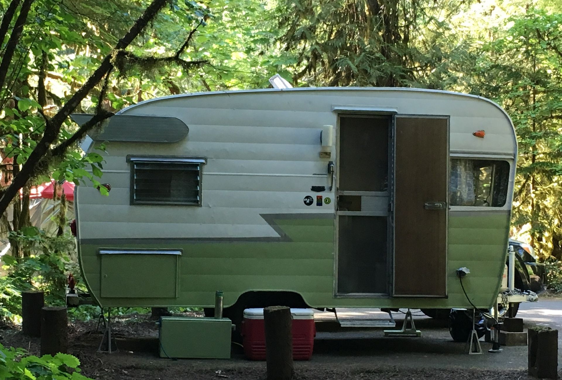Vintage 1964 Shasta Camper