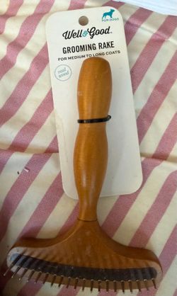 Well & Good Grooming Rake