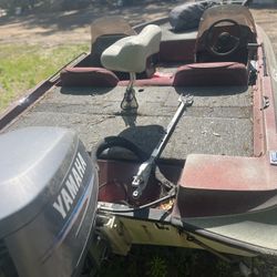1993 Stratos Bass Boat With 130 Hp Yamaha 