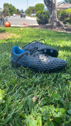 Nike Tiempo Cleats size 7Y