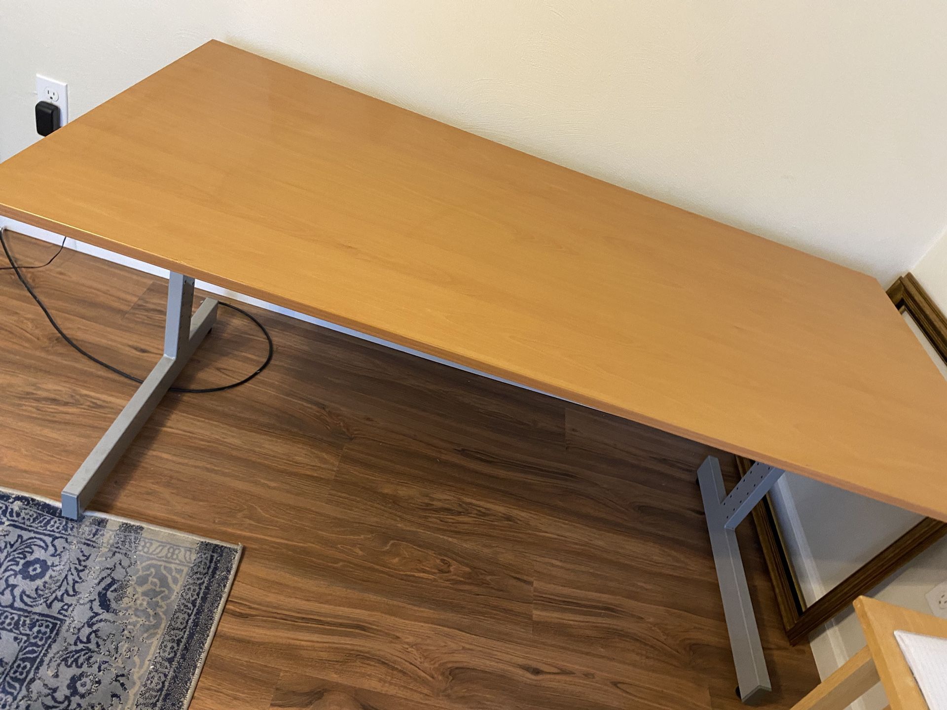 DESKTOP TABLE