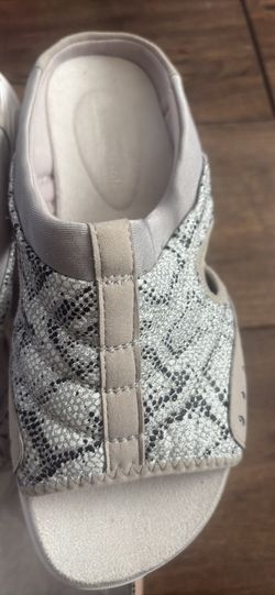 Easy spirit, Tracy, Silver sandal sneaker size 7