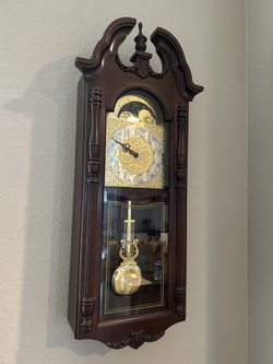 Howard Miller 620-182 Rowland Wall Clock