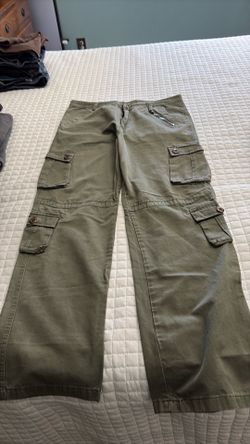 Green cargo pants. Never worn. 36 waist