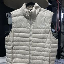 White Mens North Face Vest Size L