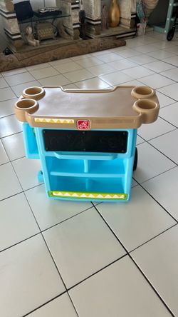 Kids play lemonade stand