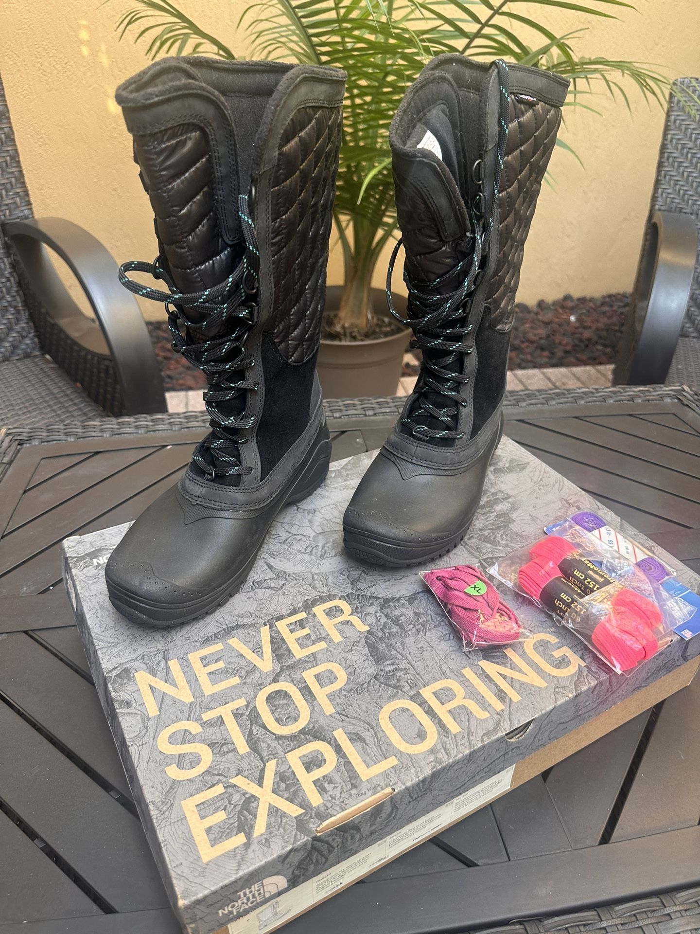 North Face Snow Boots /7.5 Women