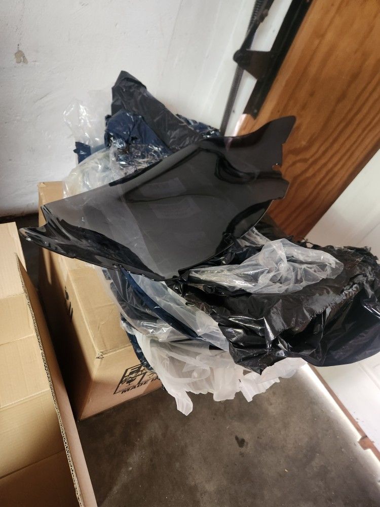 HARLEY WINDSHIELD IN BULK MAKE MONEY