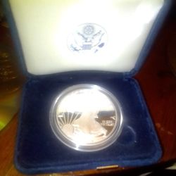 2010 1 Oz999 Fine Silver 1 Dollar 