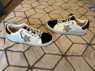 Women’s Sneakers Size 8