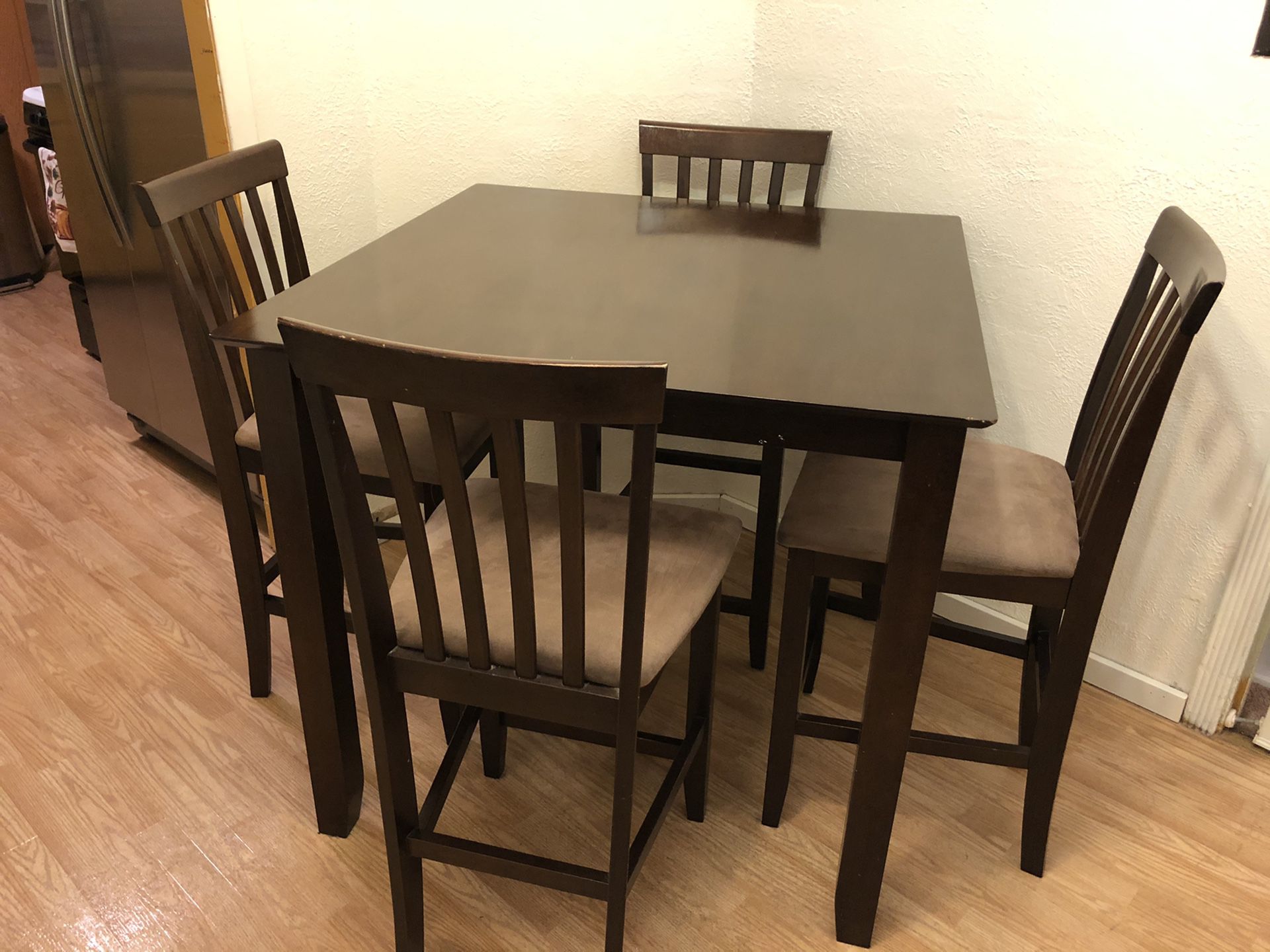 $150 - Counter Height 4 Seat Kitchen Table (Used)