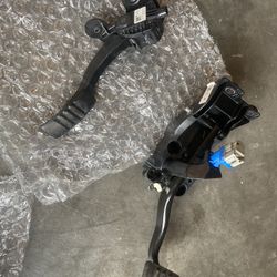 2017 Mustang Gas And Brake Pedal Assemblies
