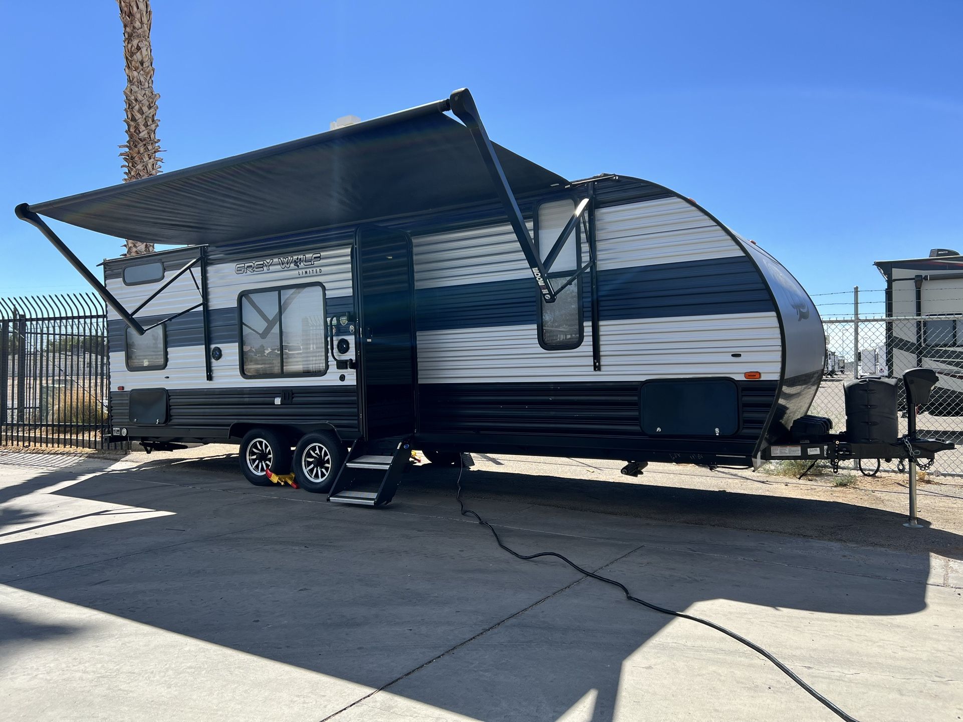 2022 FOREST RIVER CHEROKEE M-26DJSE GREY WOLF SE