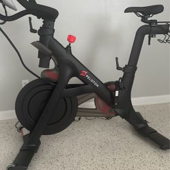 PELOTON BIKE BRAND NEW, NEVER BEEN USED! 