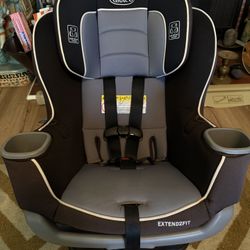Graco Extend2Fit Car seat 